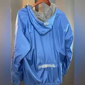 Maui and Suns winter coat, water proof. Snowboarding jacket with back pocket.